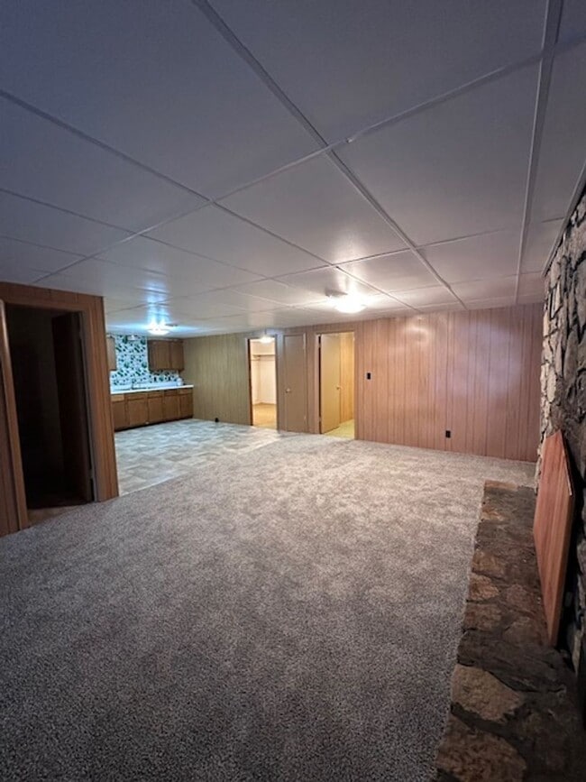 Building Photo - Maryville 37803 - 5 bedroom, 3 bath home - Contact Karen Robertson (865) 454-7626