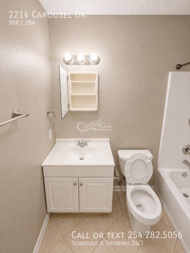 Building Photo - 2214 Carousel Dr