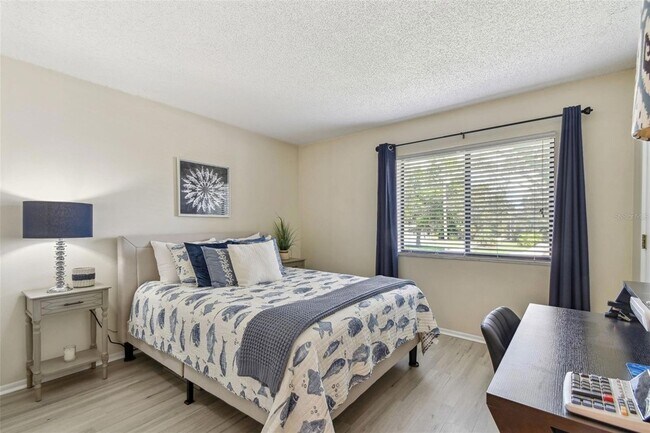 Building Photo - 2087 Hunters Glen Dr