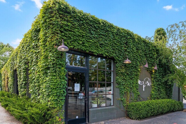 Building Photo - 1145 N High St