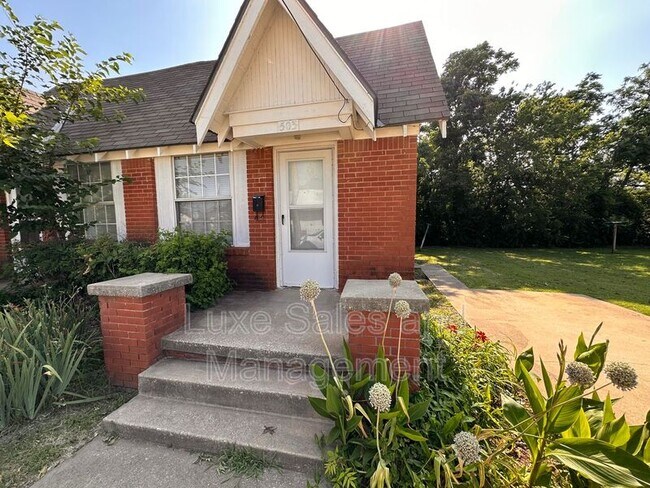Building Photo - 503 N Baumann Ave