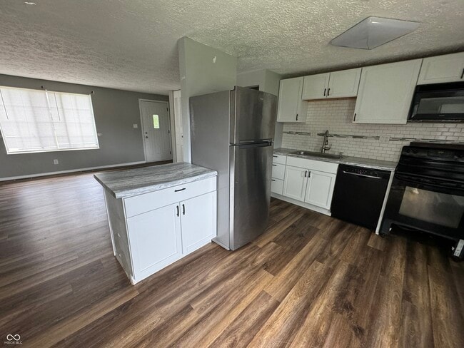 Building Photo - 5835 Pemberly Dr