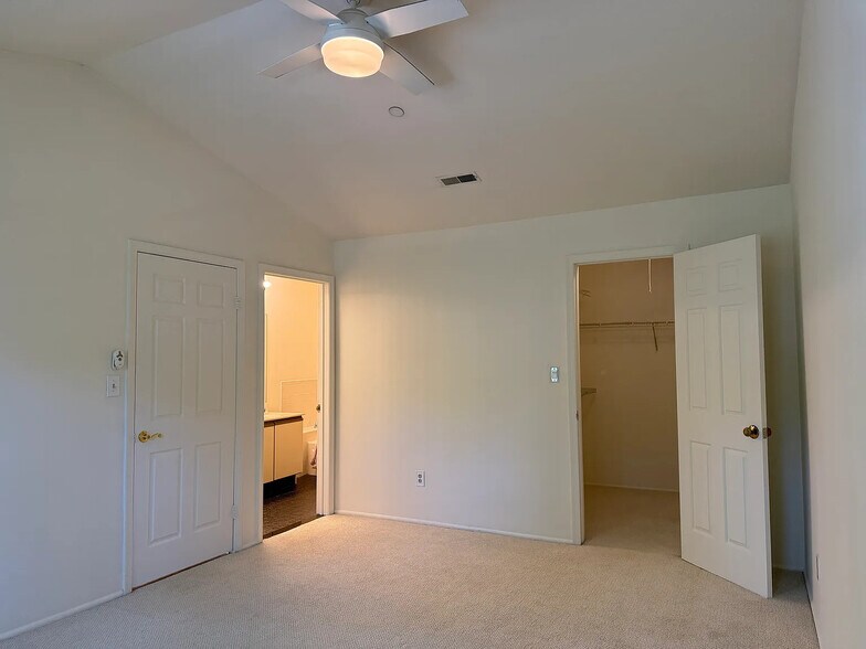 Building Photo - 89 Fox Run Dr