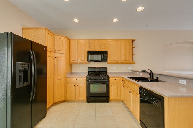 Building Photo - Spacious & Beautiful 3-Bedroom Home in Gat...