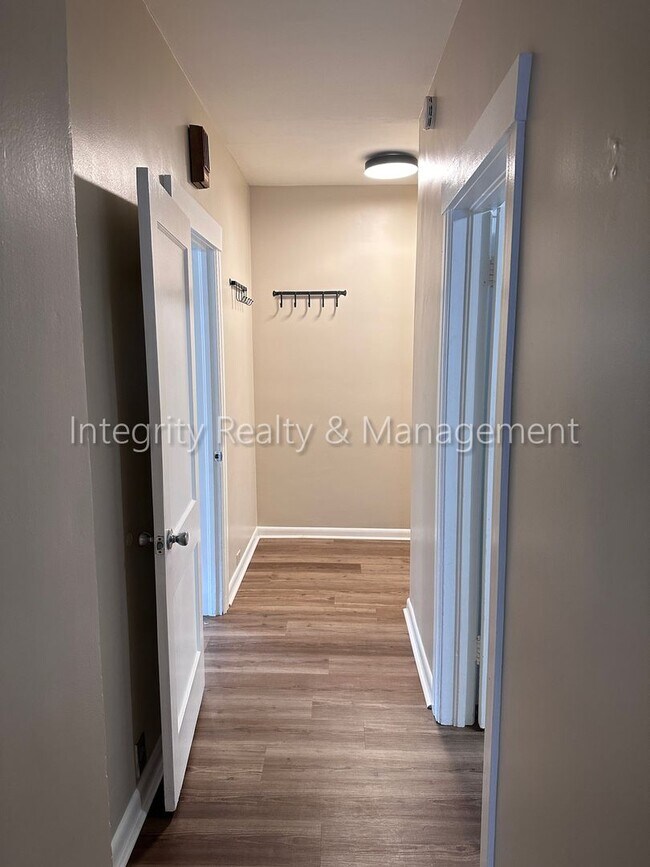 Building Photo - 4631 W Moncrieff Pl
