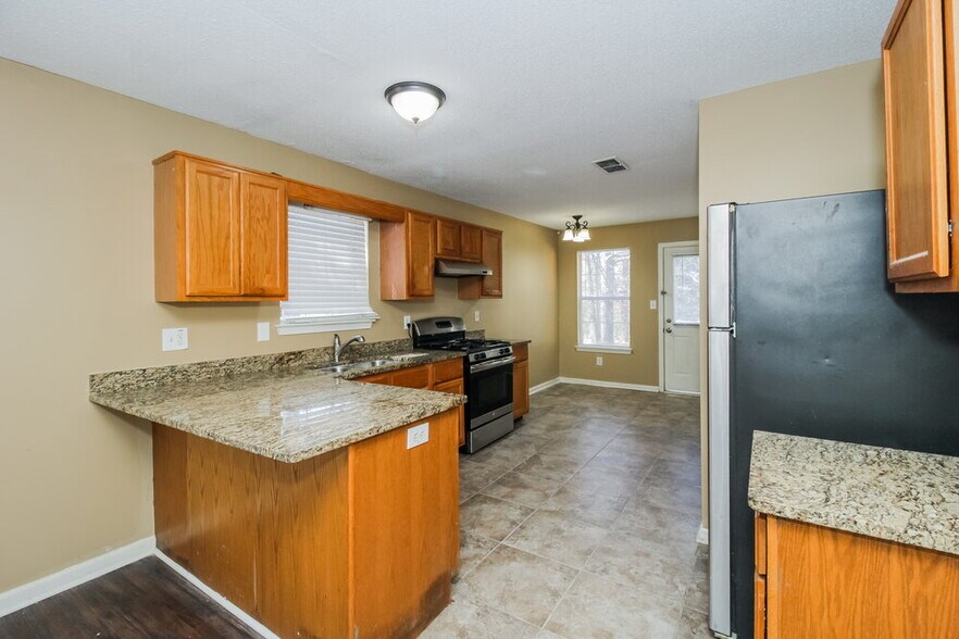 Building Photo - 1531 Wembley Dr