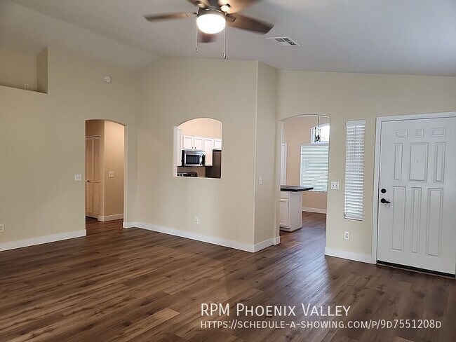 Building Photo - 2533 N Silverado-