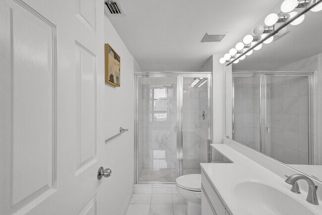 Building Photo - 3500 Mystic Pointe Dr