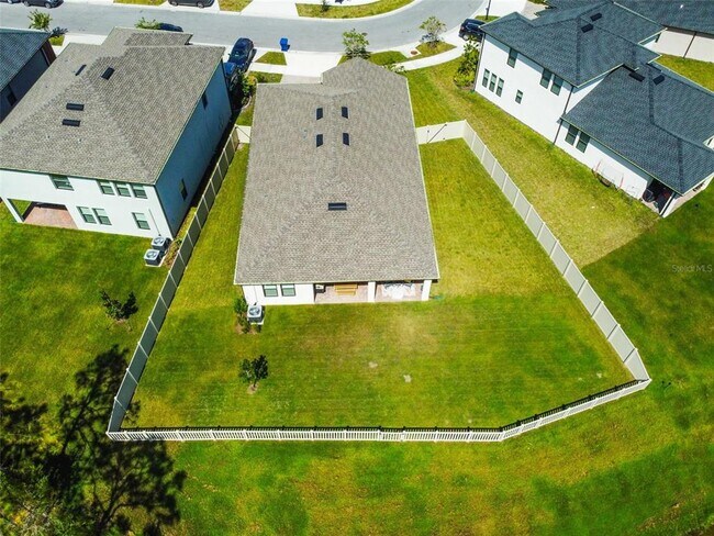 Building Photo - 9571 Little Bluestem Dr