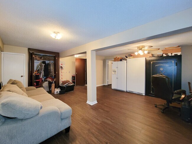 Building Photo - Extremely well maintained home. The second floor of this home being the main living area has a fa...