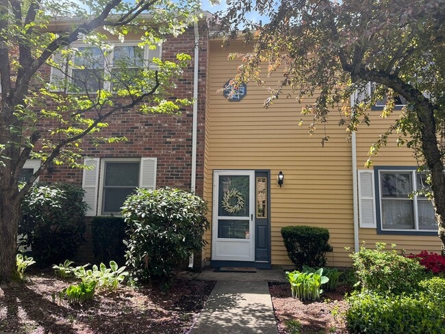 Building Photo - 1400 Hartford Tpke