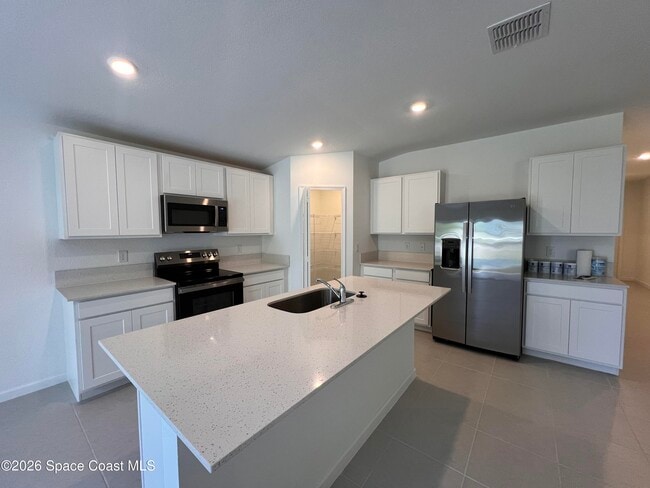 Building Photo - 1541 Newport St SE