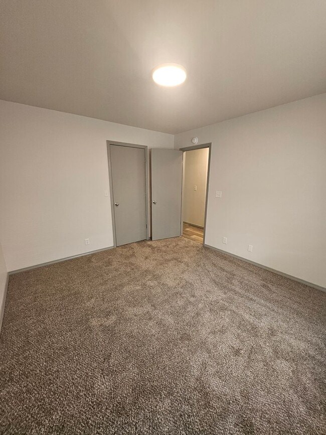 Building Photo - Yuma Duplex