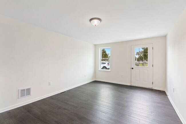 Building Photo - Modern 3BR/2BA Home in Columbia Borough School District w/ Fenced Yard & Central Air!