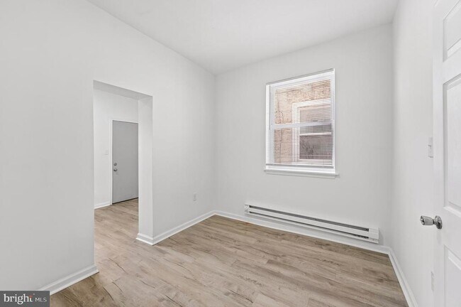 Building Photo - 462 E Cosgrove St