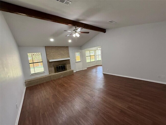 Building Photo - 111 Creekside Dr