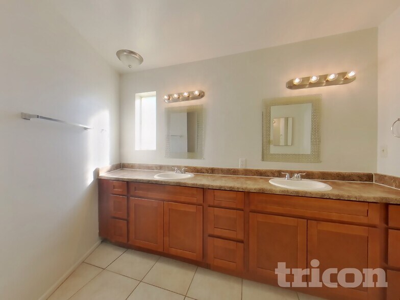 Building Photo - 4127 W Mission Ln