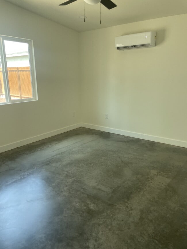 Building Photo - 1339 E 8th St