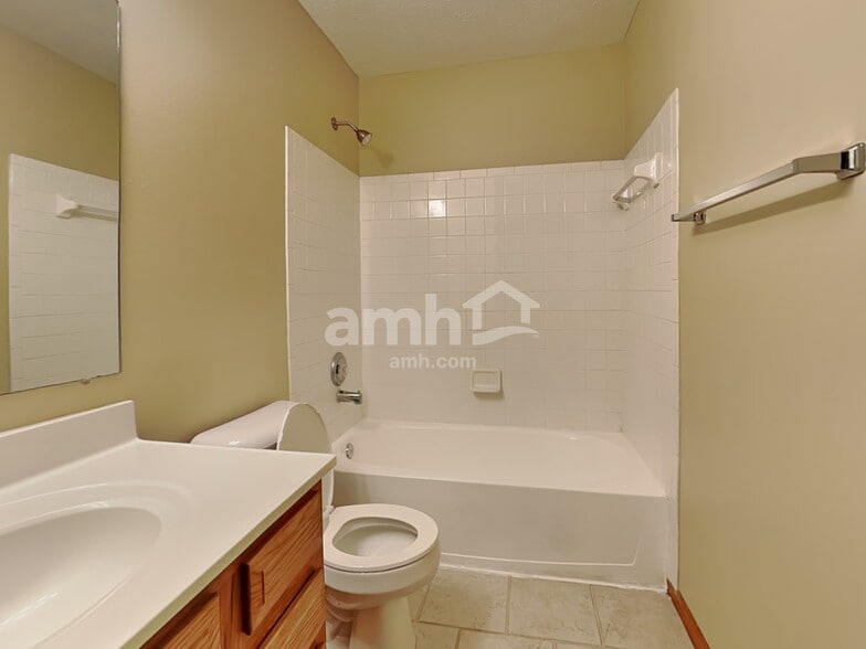 Building Photo - 713 W Aberdeen Dr