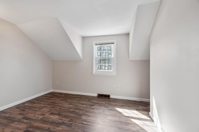 Building Photo - 9 Kennedy Dr