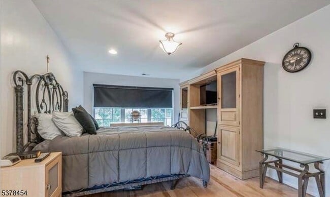 Building Photo - 115 Chariot Ct