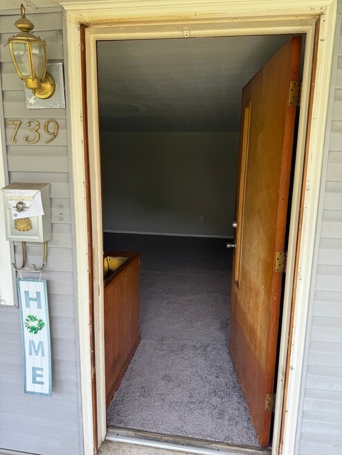 Building Photo - 739 Park Ave