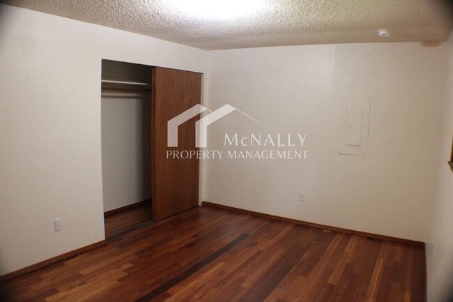 Building Photo - Freshly Updated 4BR Home w/ Finished Basement, New Appliances & RV/Boat Parking