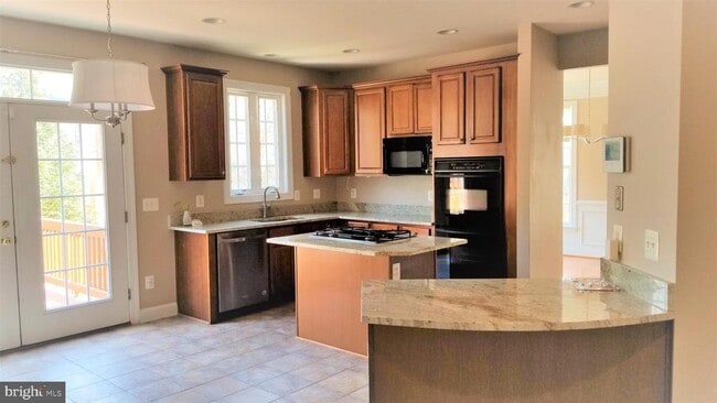 Building Photo - 43649 Riverpoint Dr