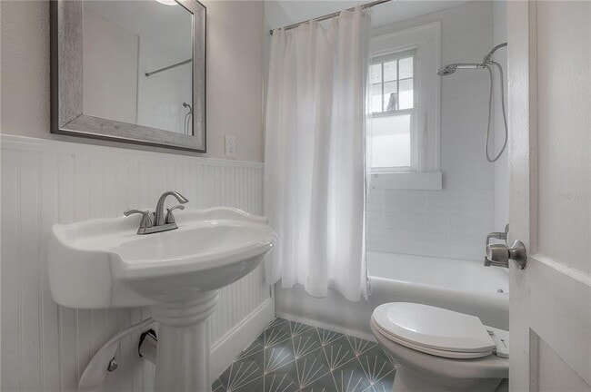 Building Photo - 207 W Hiawatha St