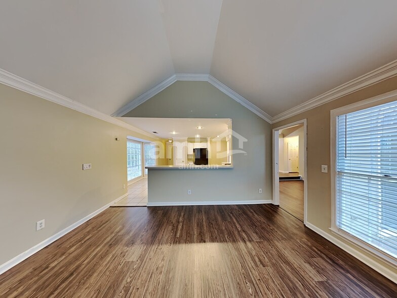 Building Photo - 201 Red Oak Ln