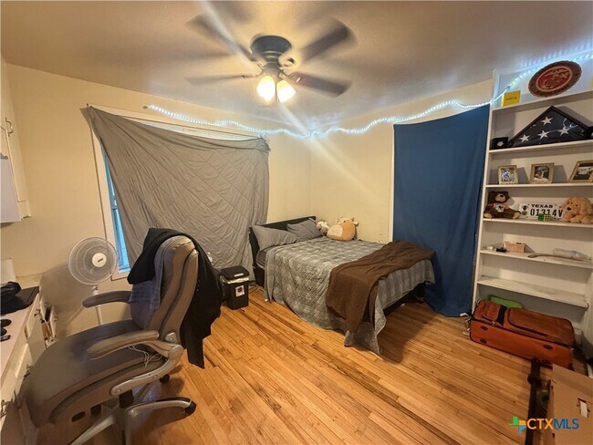 Building Photo - 726 Encino Dr
