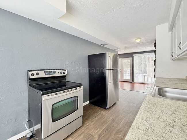 Building Photo - Beautiful Mid-Century 3 Bedroom Steps from Detroit Golf Club!