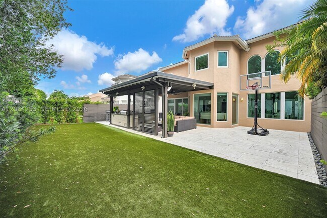 Building Photo - 10957 NW 73rd Terrace