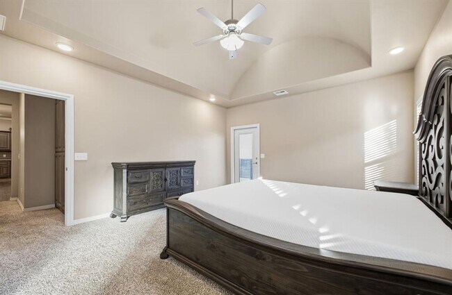 Building Photo - 6400 NW 164th Cir