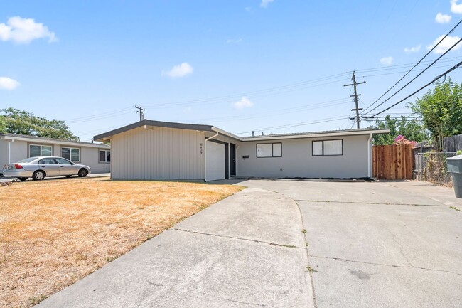 Building Photo - Charming 3 bedroom 2 bath home in Sacramento!