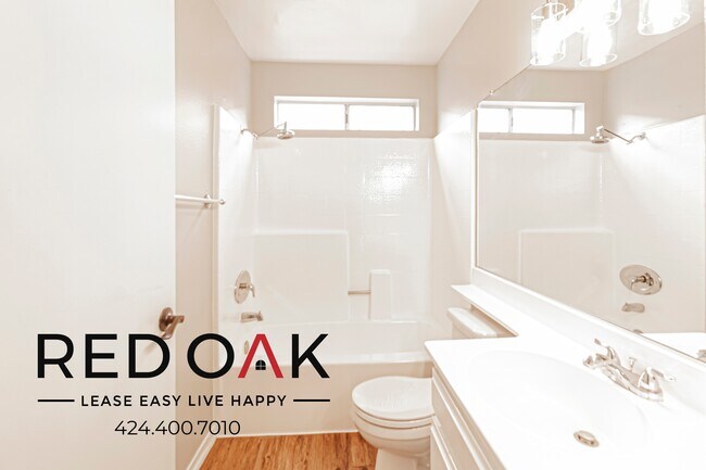 Building Photo - 13444 Moorpark St