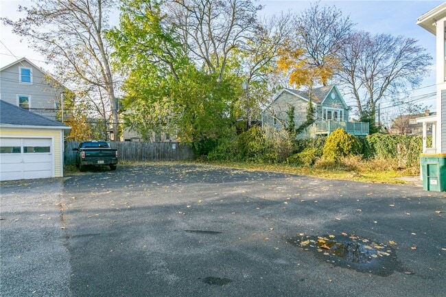 Building Photo - 91 Merriman St