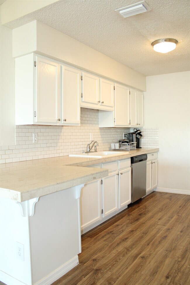 Building Photo - 5038 Alta Vista Ave