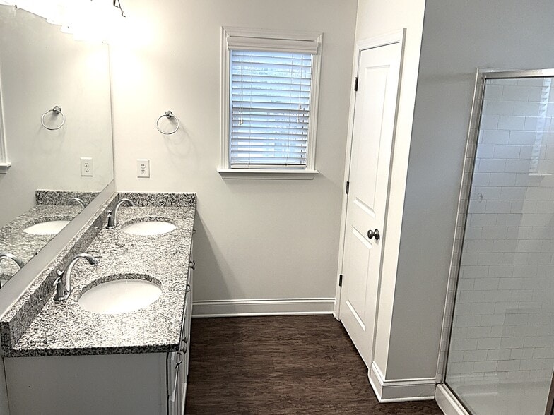 Building Photo - 1027 Monitor Ct