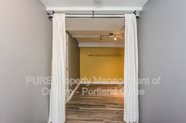 Building Photo - 22 S Meade St