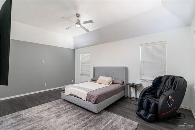 Building Photo - 31 El Jardin St