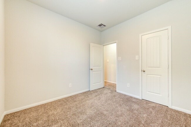 Building Photo - 14469 Sugar Pines Dr