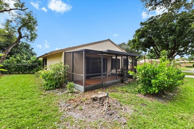 Building Photo - 901 NW 26th Ave