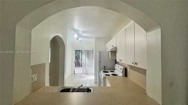 Building Photo - 1260 SE 31st Ct