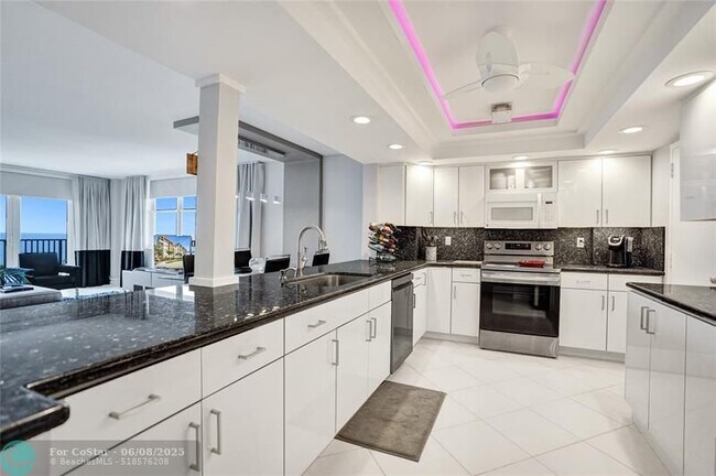 Building Photo - 1150 Hillsboro Mile