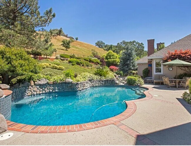 Building Photo - 4 Bed 3 Bath Elegant Home In Lafayette W/ ...