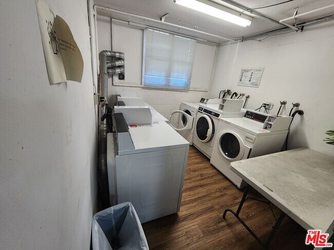 Building Photo - 11230 Peach Grove St