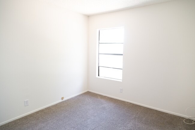 Building Photo - 215 Blackfoot Ln