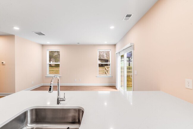 Building Photo - 645 Brookwood St