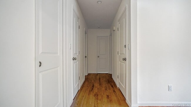 Building Photo - 100 E Sunnyside Ln